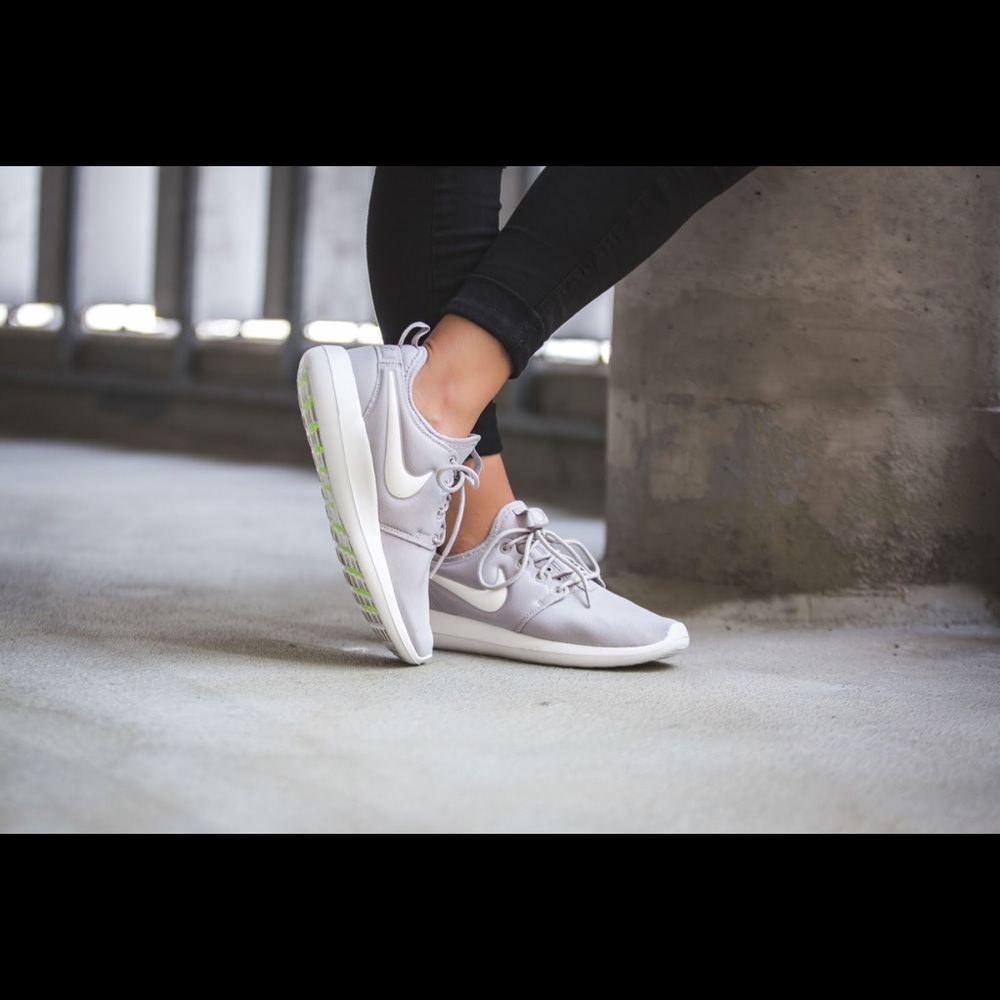 LIKE NEW ROSHE 2 - grey/khaki