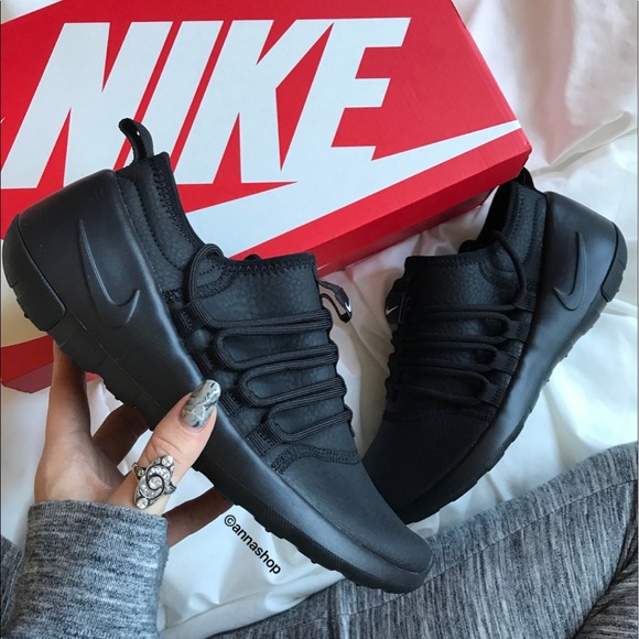 NWT Nike payaa premium black - Picture 2 of 6