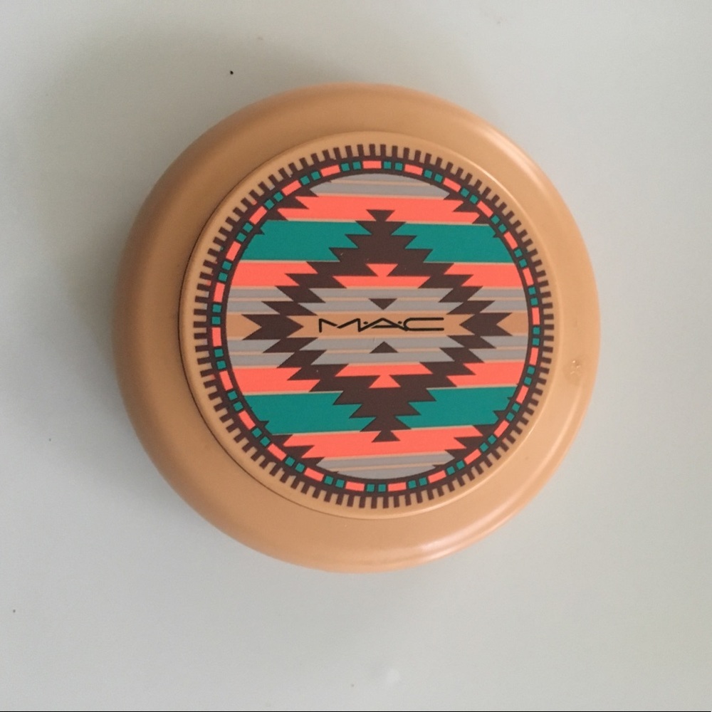 Mac bronzing powder