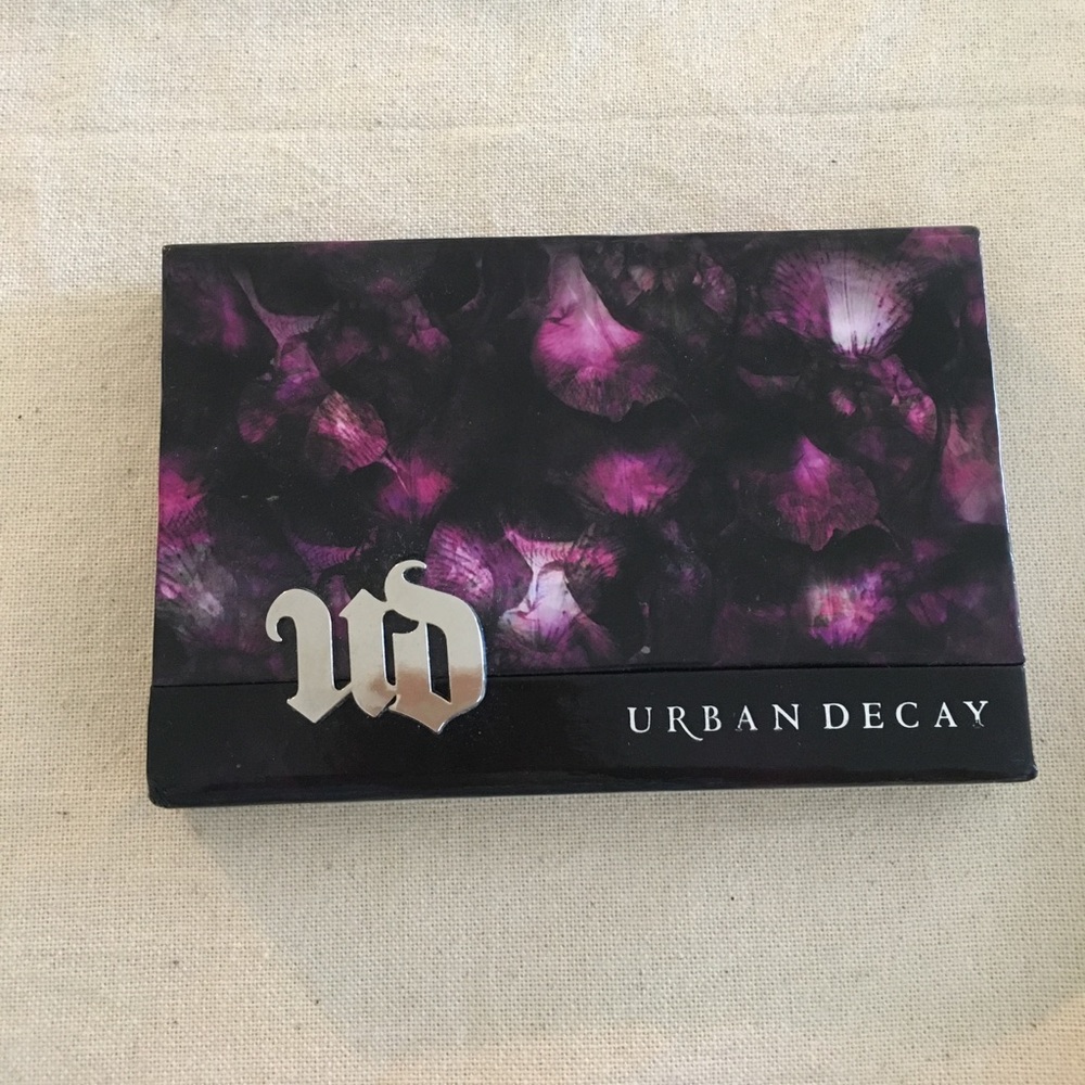 Urban decay eye shadow pallet