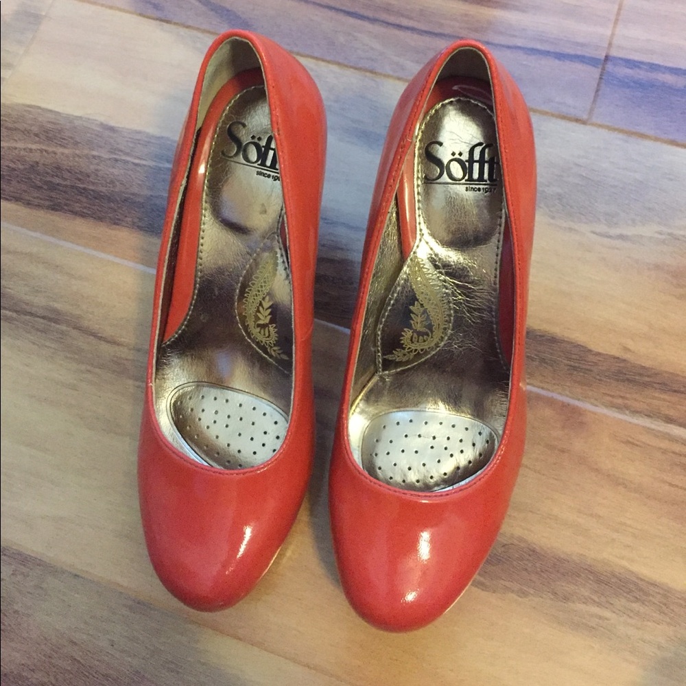 Persimmon patent leather Sofft heel. ++ CUTE!