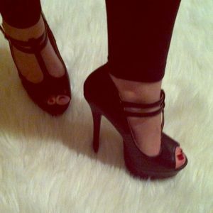Black open toe heels. Size 7. Only work once.