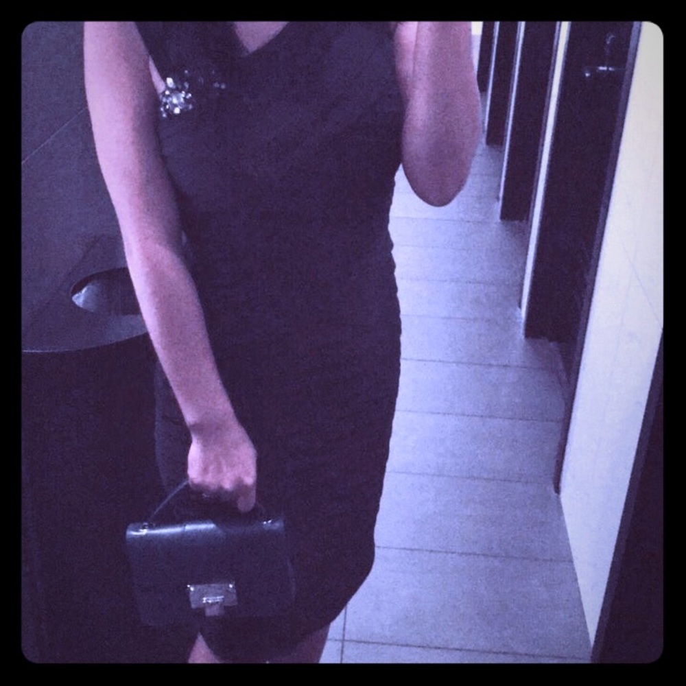 Fitted Navy dress.92% polyester,8% spandex.