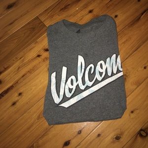 Trendy vintage Volcom tee