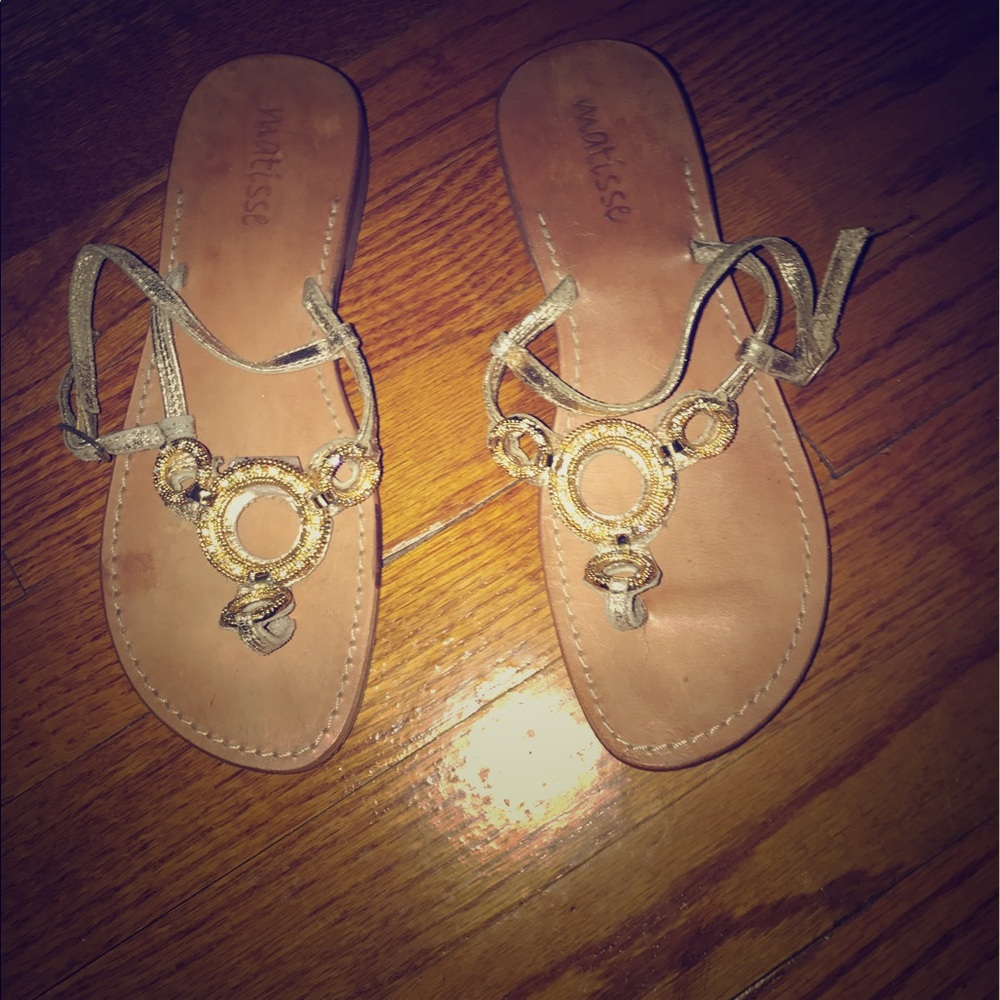 Matisse sandals in gold.