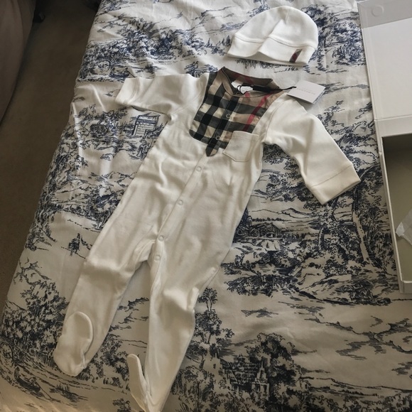 Burberry baby 2 piece set NWT size 3m & 6m $105.00 - Picture 5 of 8