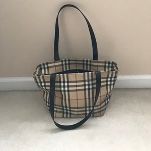 Burberry purse EUC. FINAL PRICE DROP