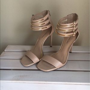 Gianni Bini nude heels--zipper back