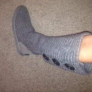 Gray knitted UGG boots. Size 6. Used. Gray knitted UGG boots. Size 6. Used.