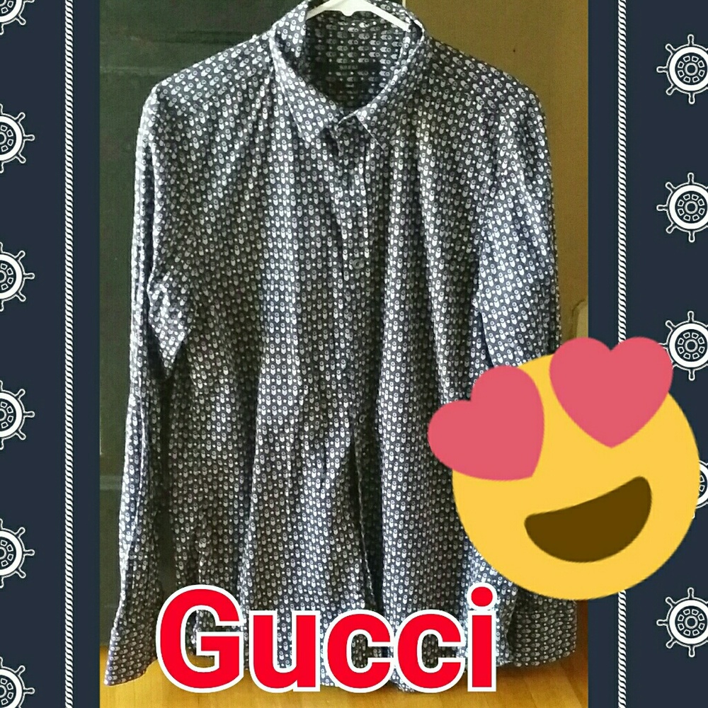 Men's Gucci fitted button down shirt.