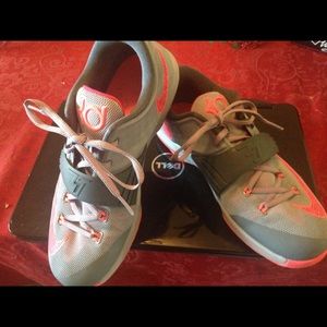 Girls NIKE Tennis SZ 7 LIKE NEW MUST SEE!!