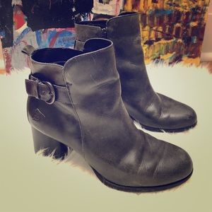 Born Gillian Boot size 9 dark grey leather