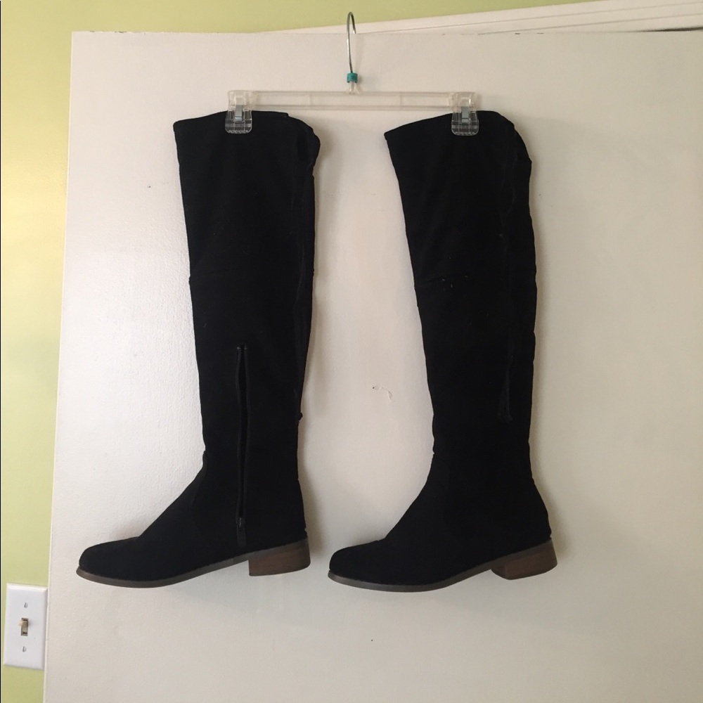 Black suede under the knee boots