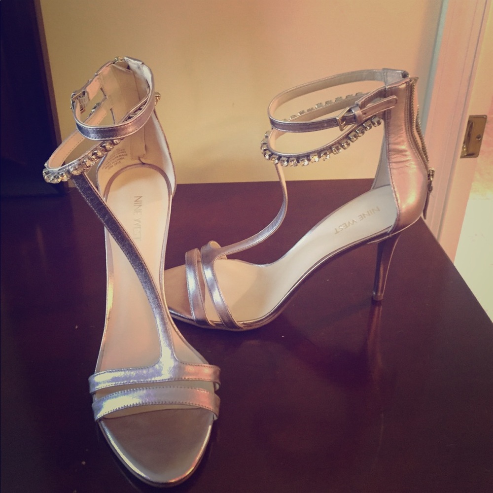 Pale lilac Nine West heels