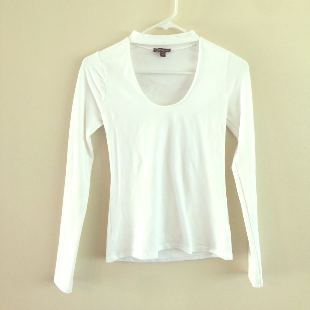 White long sleeve top with choker