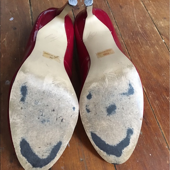 True red high heels - Picture 4 of 6