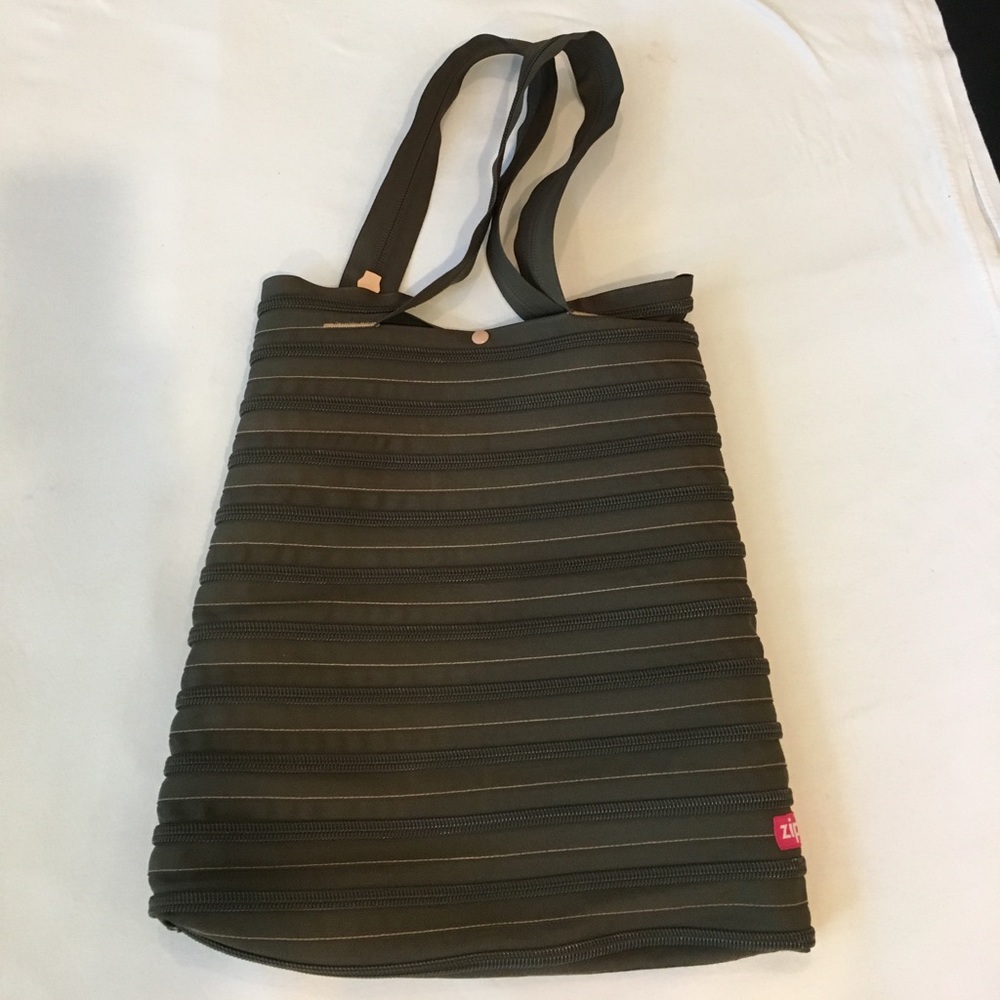 NWOT Zippered bag dark olive color