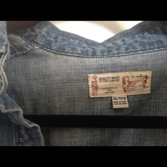 Unique volcom button down - Picture 3 of 3