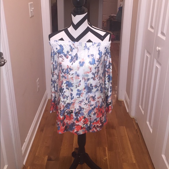 Summer Long sleeve Off the shoulder top. - Picture 8 of 8