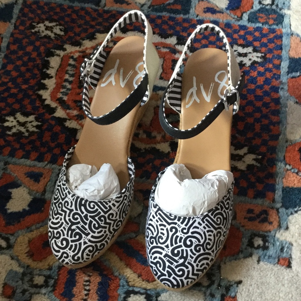 BNWOT DV8 "Simonah" Street Swirl size 10