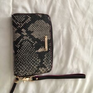 Stella and Dot Chelsea Tech Wristlet