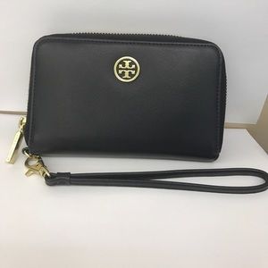 Tory Burch Robinson Smartphone Wristlet in Navy