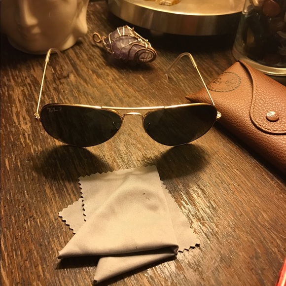 Dark green polarized woman's raybans - Picture 3 of 5