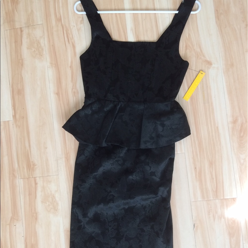 NEW Alice + Olivia Black Velvet LBD Peplum Dress 0