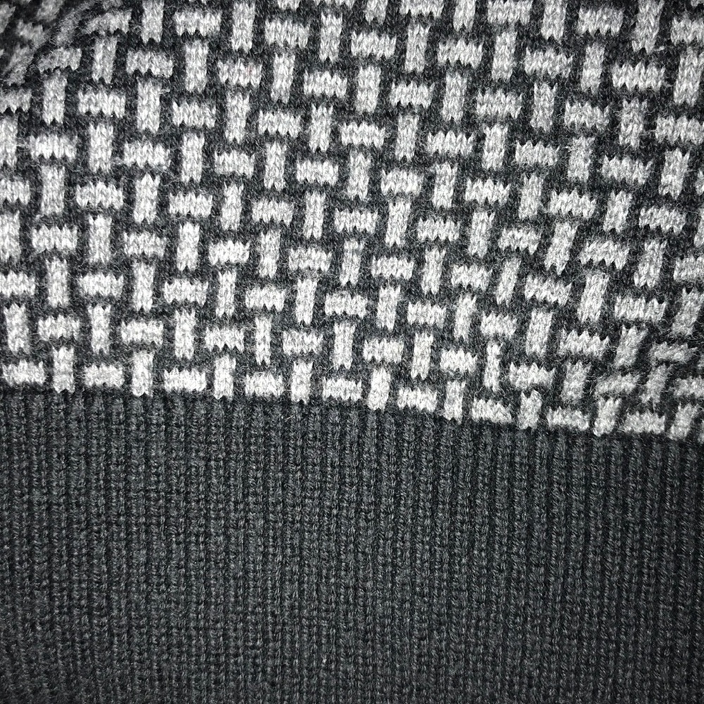 Geometric Sweater - Picture 4 of 4