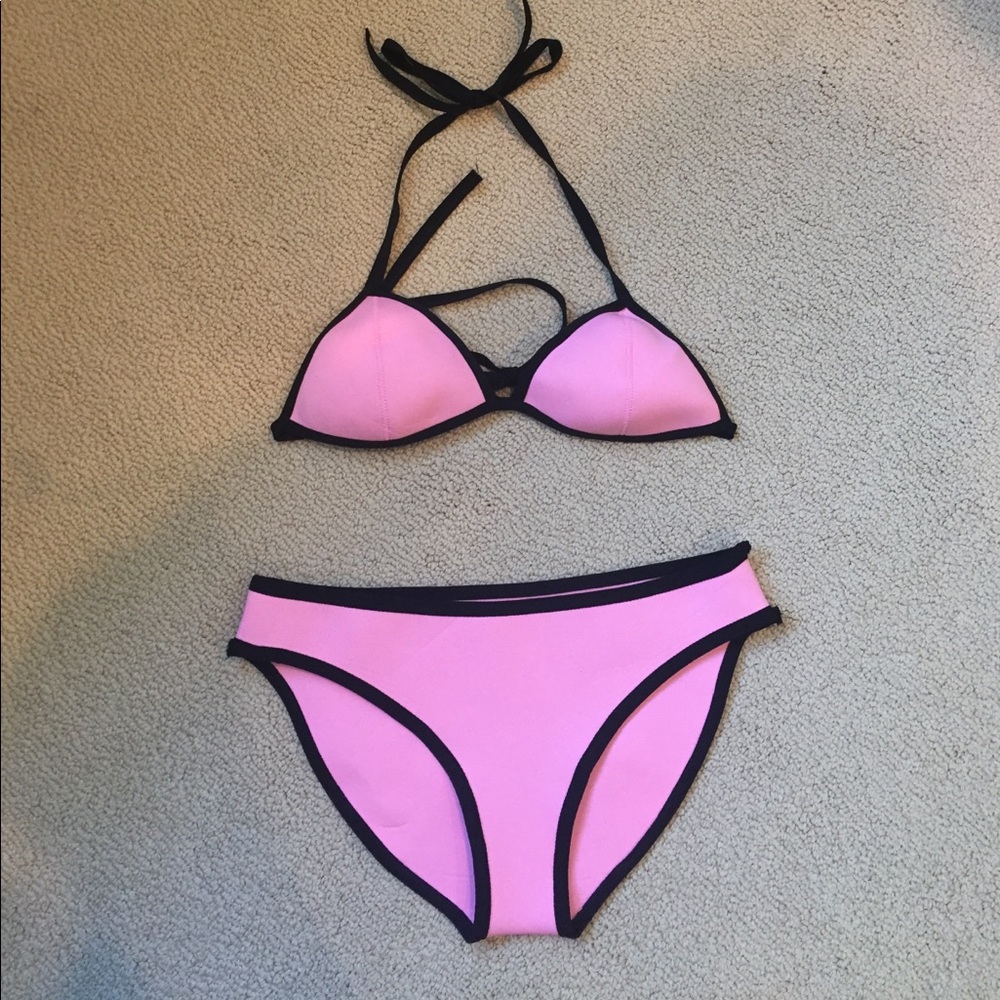 Triangl pink bikini look alike 💕💕