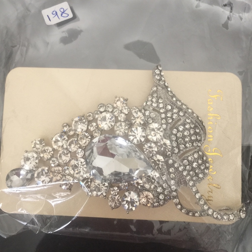 Wedding dress pin
