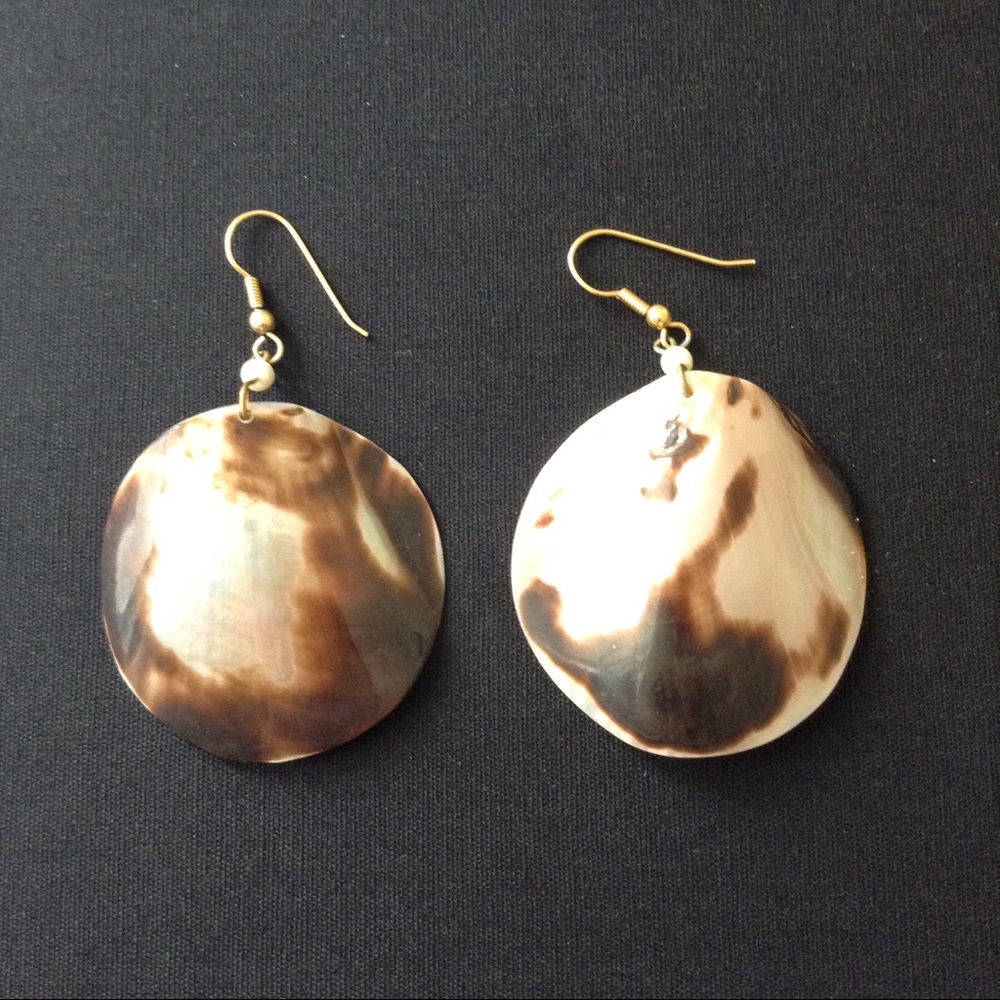 Vintage Large Round Shell Earrings - Picture 3 of 8