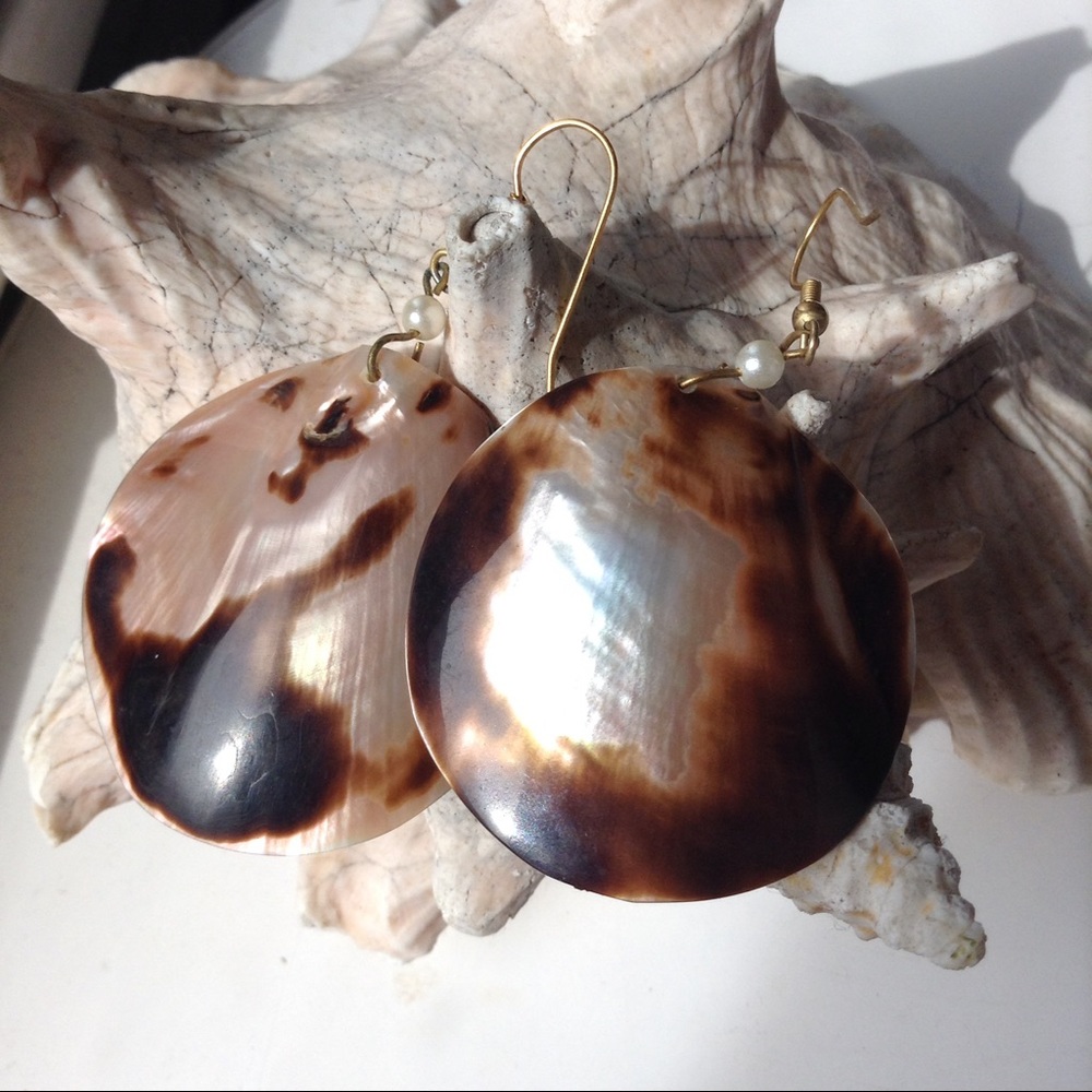 Vintage Large Round Shell Earrings - Picture 2 of 8