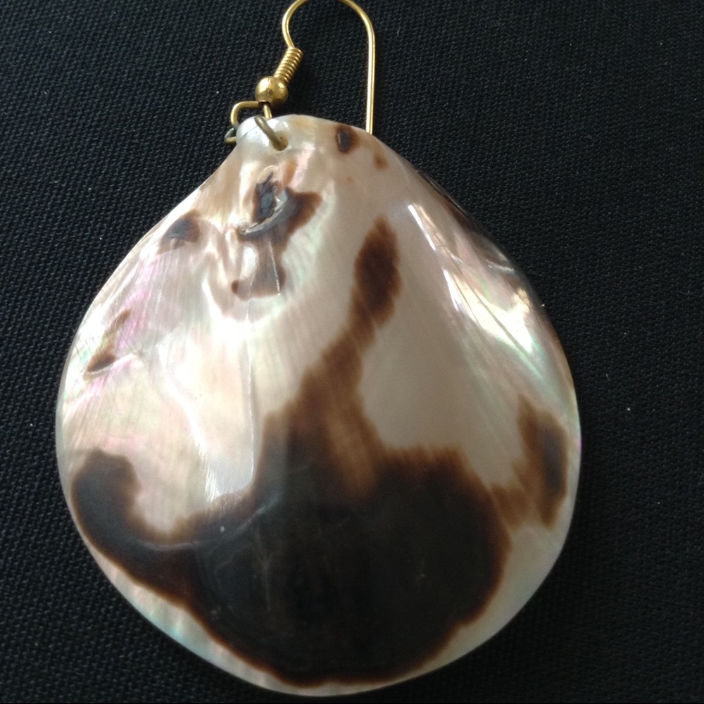 Vintage Large Round Shell Earrings - Picture 8 of 8