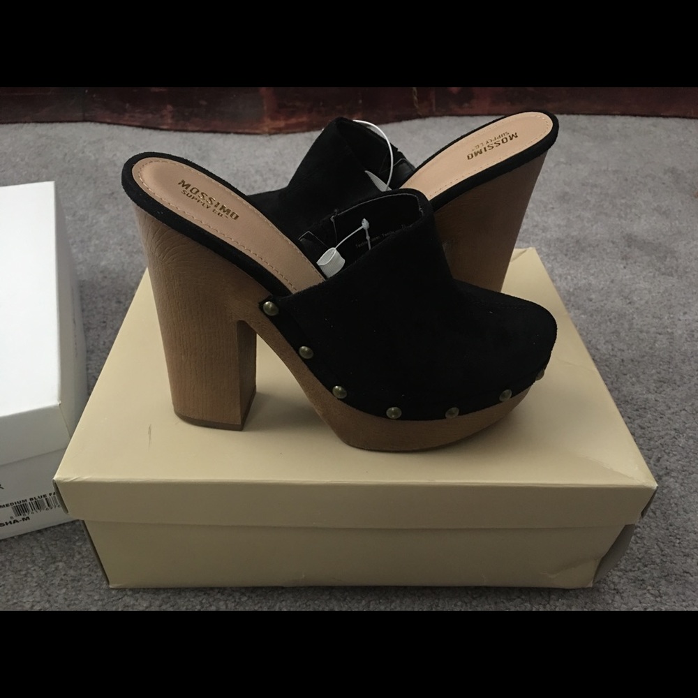 😊PRICE DROP😊 ADORABLE CLOG HEELS