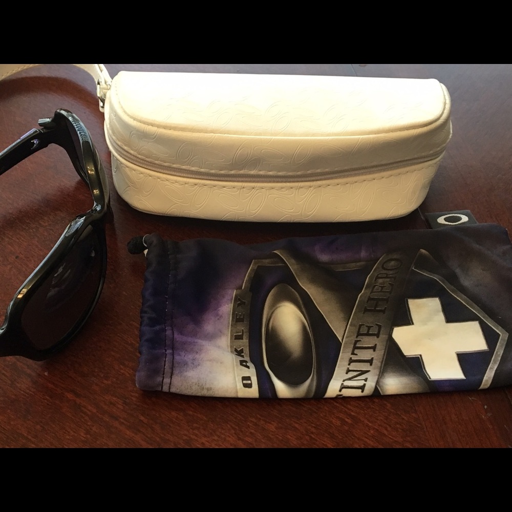 Oakley Infinite Hero woman's 🕶!! Limited edition
