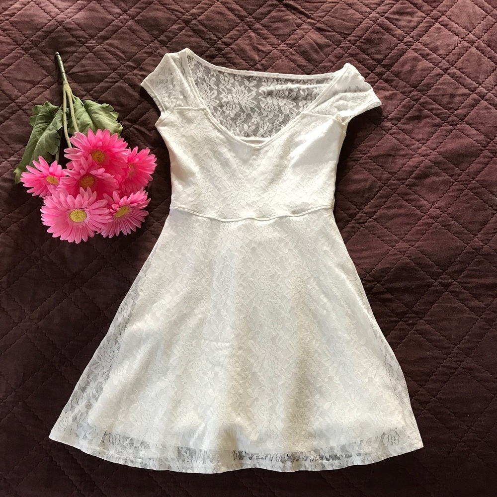 White floral short sleeve shirt dress