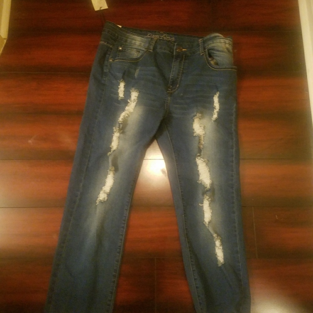 NWT Medium wash ripped jeans