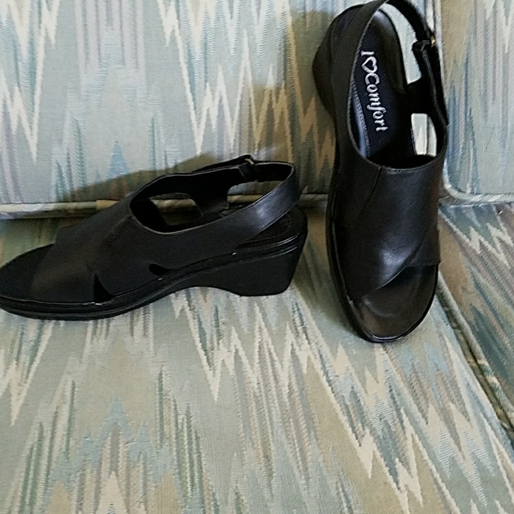 Leather sandals price below is for obrne pair