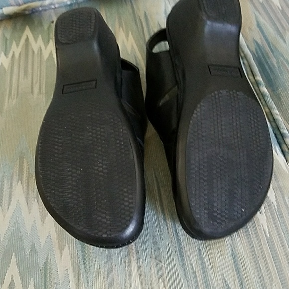 Leather sandals price below is for obrne pair - Picture 2 of 4