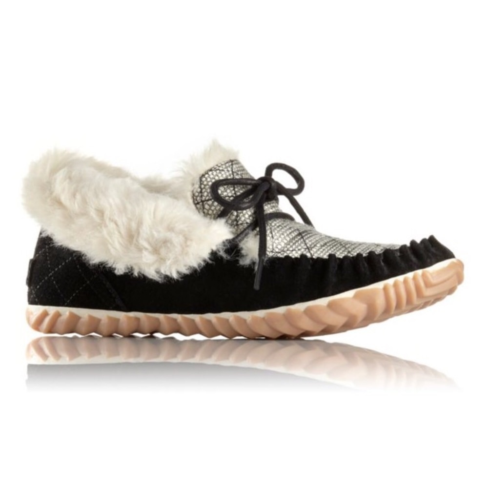Sorrel Out N About Moccasin Black w/ White Fur 9