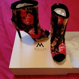 Woman's High heel pumps