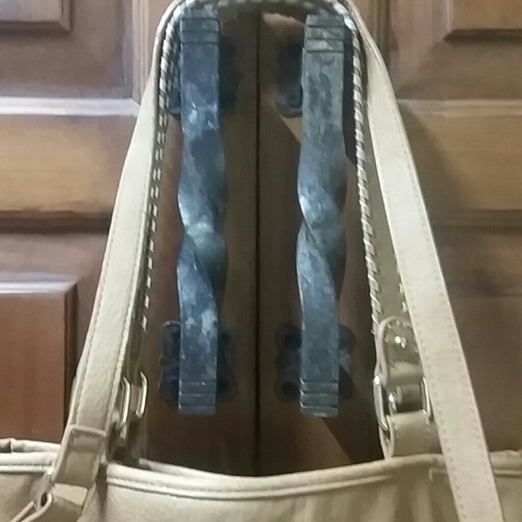 Steve Madden Tan fringe crossbody, shoulder strap - Picture 4 of 4