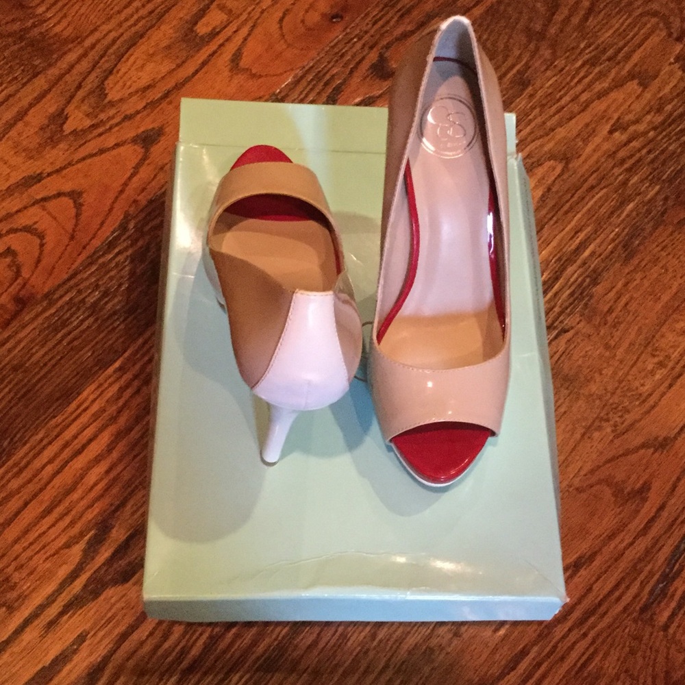 WOW! (New) Peep-toe Patent Platform Pumps