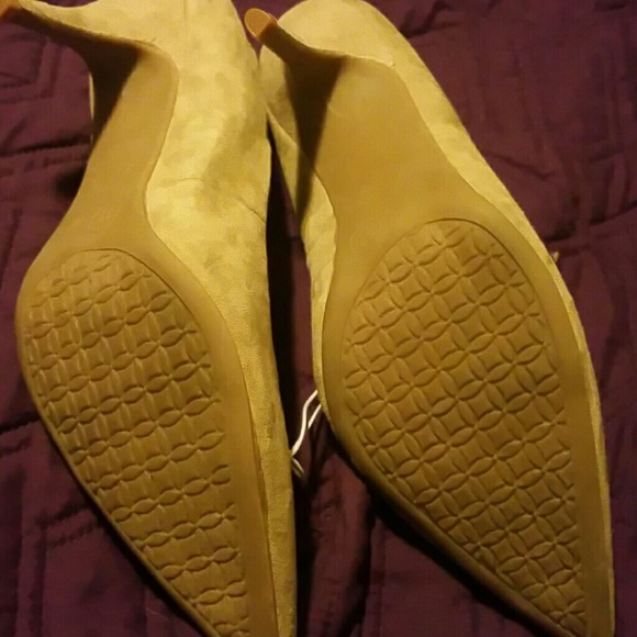 Merona  pointy toe heels - Picture 2 of 2