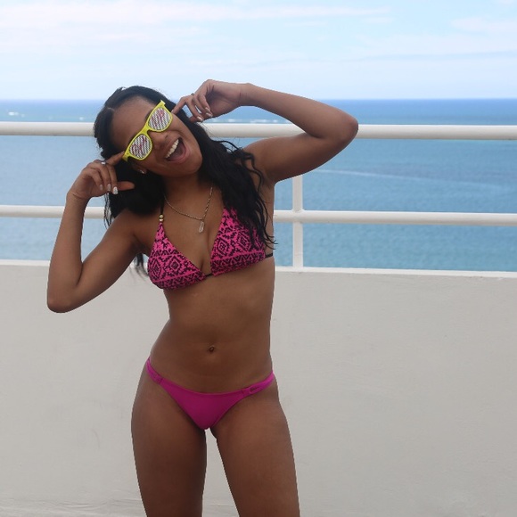 Meet your Posher, Kayla! ๐ - Picture 2 of 4