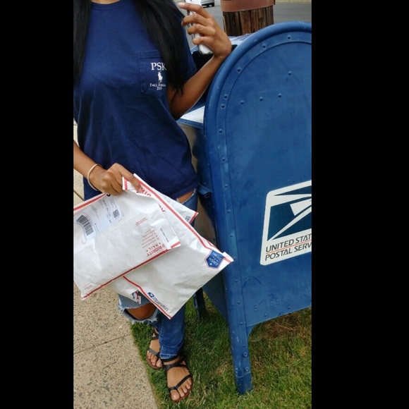 Meet your Posher, Kayla! ๐ - Picture 4 of 4