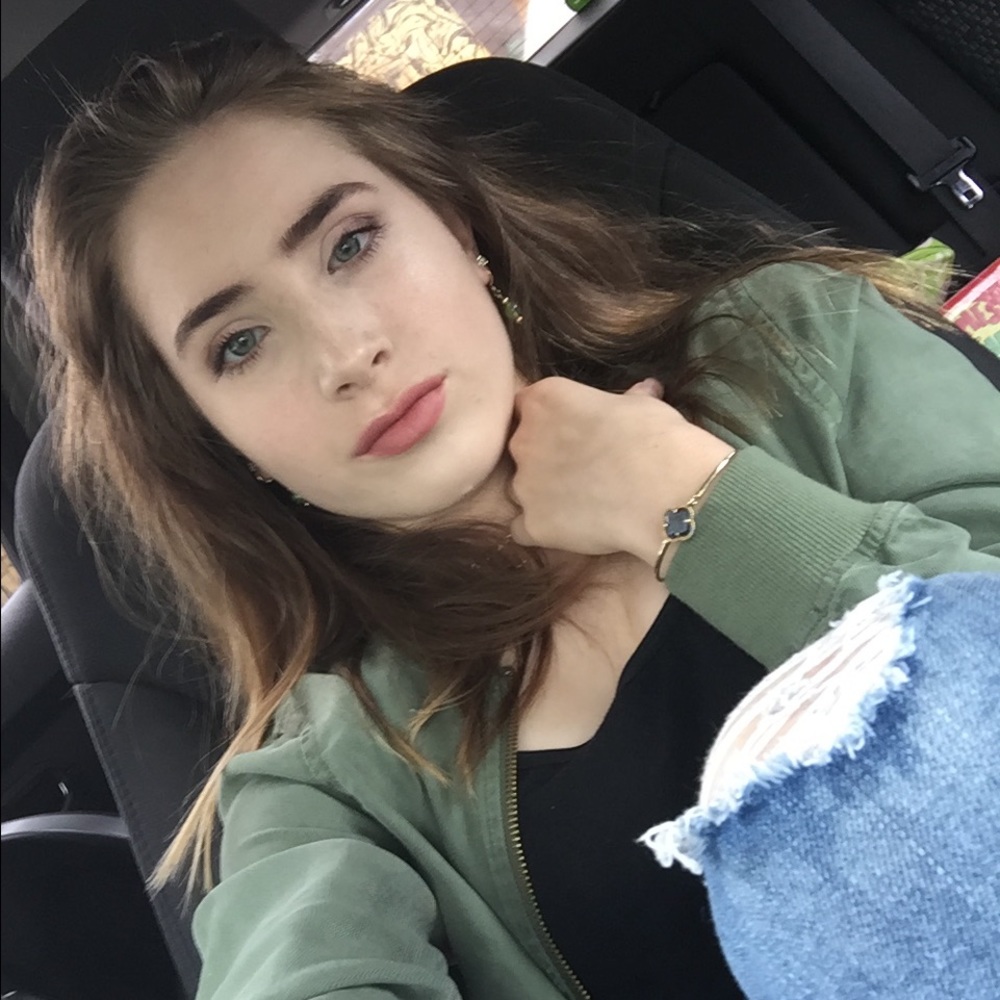 Meet your Posher, Julia