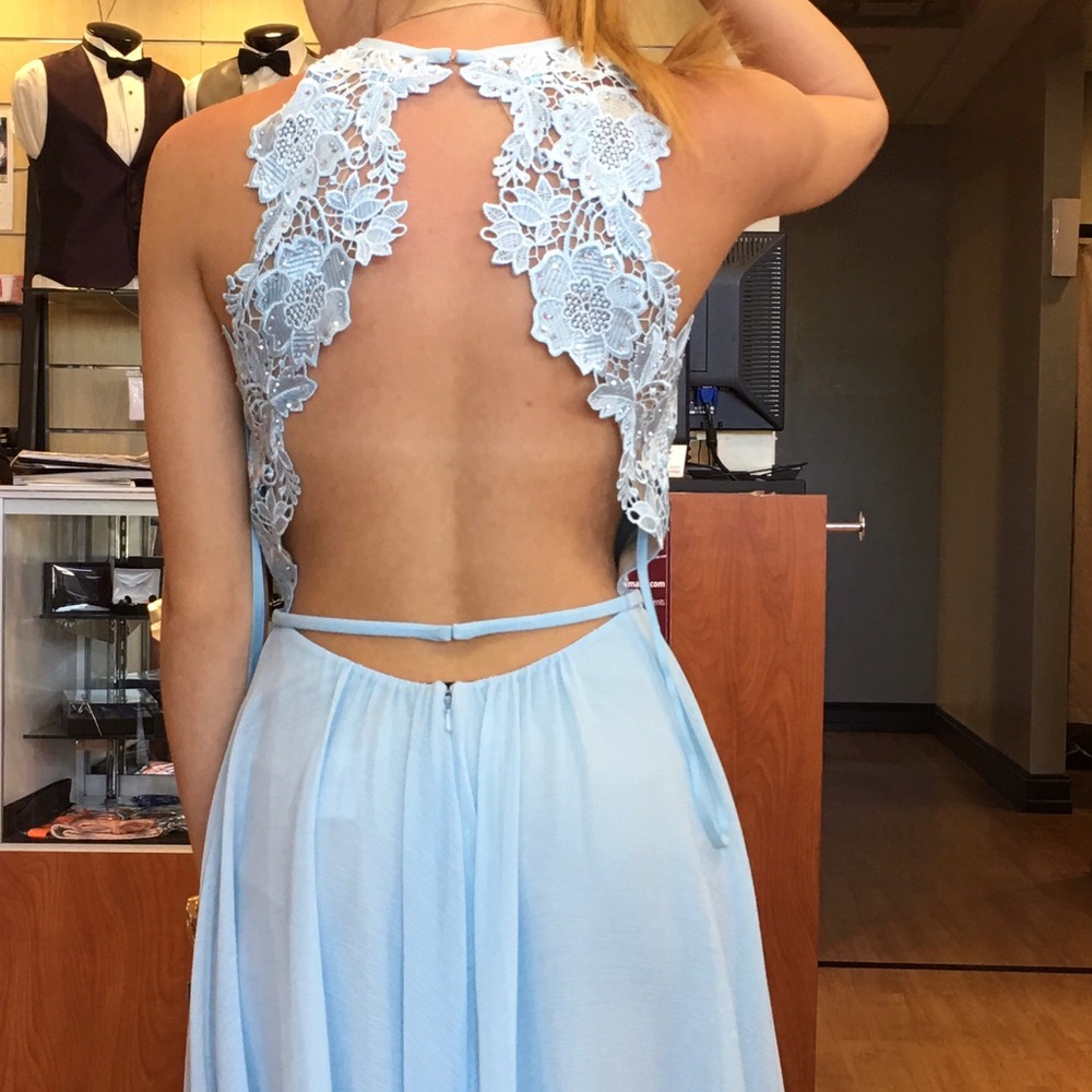 Prom dress, never worn out only to try on - Picture 5 of 5