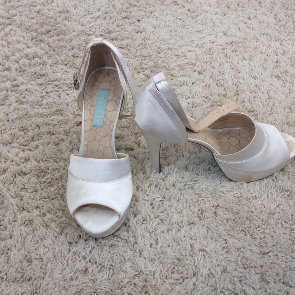 Betsey Johnson size 9 heels